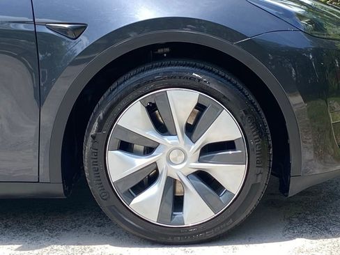 Used 2024 Tesla Model Y 2WD image 10