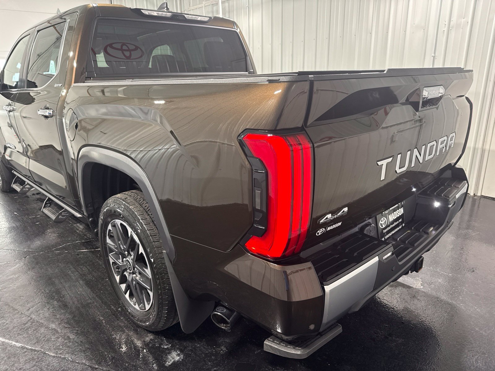 Used 2024 Toyota Tundra Limited w/ Power Package AWD/4WD image 3