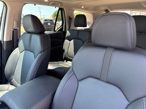 Used 2025 Honda Pilot Touring image 11