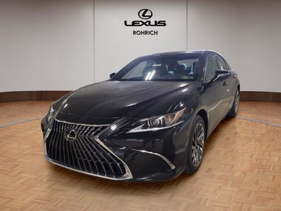 New 2025 Lexus ES 300h w/ Luxury Package