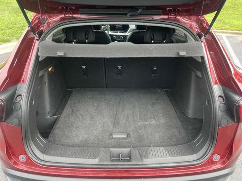 Used 2025 Chevrolet Trax LT FWD image 8