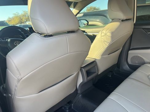 Used 2022 Toyota Camry SE image 12