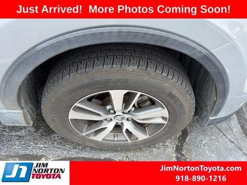Used 2018 Toyota RAV4 XLE w/ Plus Extra Value Package FWD image 11