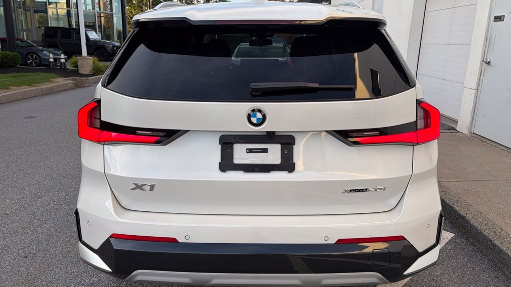 Certified 2025 BMW X1 xDrive28i w/ Convenience Package AWD/4WD image 3