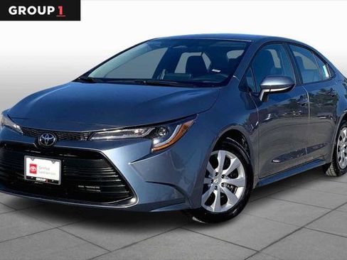 Certified 2025 Toyota Corolla LE image 1