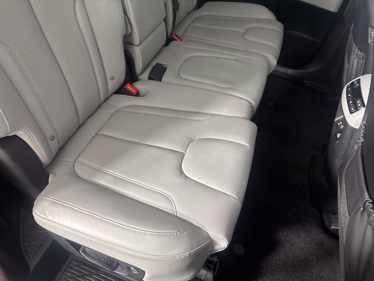 Used 2024 Hyundai Palisade SEL FWD image 35