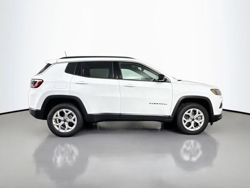 Used 2026 Jeep Compass Latitude AWD/4WD image 8
