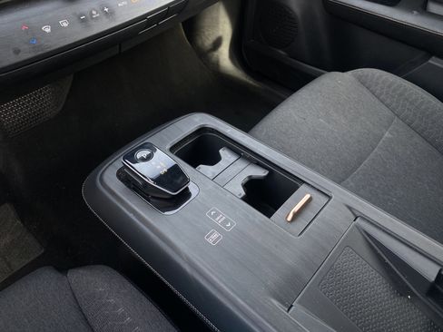 Used 2023 Nissan Ariya FWD image 12