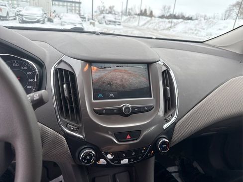 Used 2017 Chevrolet Cruze LT w/ Convenience Package image 25