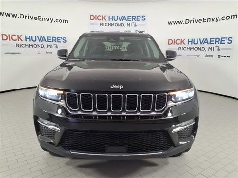Used 2023 Jeep Grand Cherokee Limited image 2