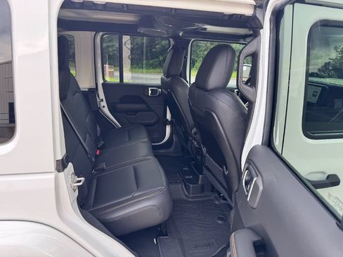 Used 2024 Jeep Wrangler Unlimited Sahara AWD/4WD image 16