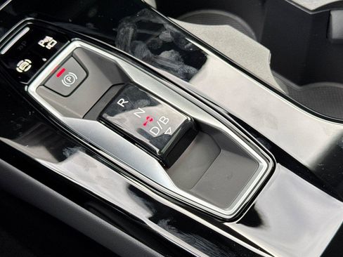 New 2025 Audi Q6 e-tron Premium Plus image 21