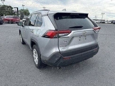 Used 2019 Toyota RAV4 LE image 3