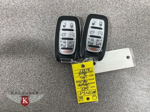 Used 2017 Chrysler Pacifica Touring Plus w/ Tire & Wheel Group image 26