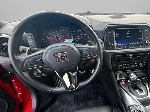 Used 2020 Nissan GT-R Premium w/ Premium Interior Package AWD/4WD image 4