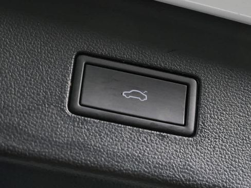 Certified 2025 Volkswagen Atlas SEL Premium R-Line image 30