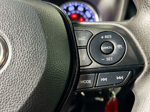 Used 2019 Toyota RAV4 LE image 19