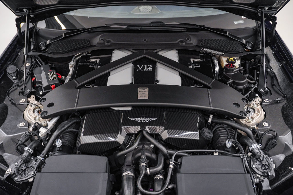 Used 2026 Aston Martin Vanquish Convertible RWD image 37