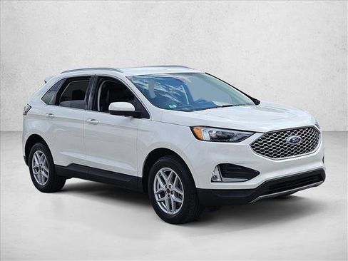 Used 2024 Ford Edge SEL w/ Convenience Package image 3