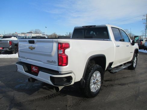 Used 2022 Chevrolet Silverado 2500 High Country w/ Technology Package image 4