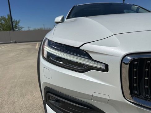 Certified 2025 Volvo V60 B5 Cross Country Plus AWD/4WD image 12