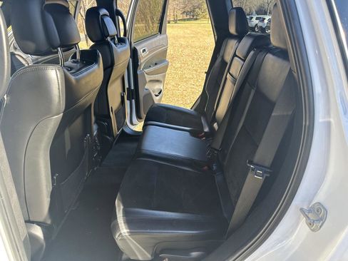 Used 2018 Jeep Grand Cherokee Altitude image 11