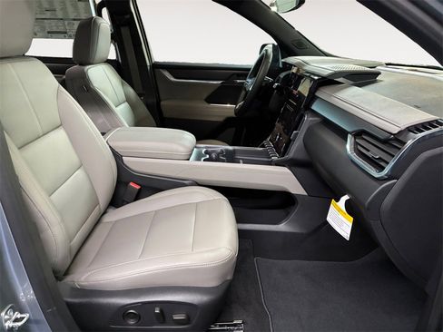 New 2026 GMC Acadia Elevation w/ Elevation Premium Package image 15