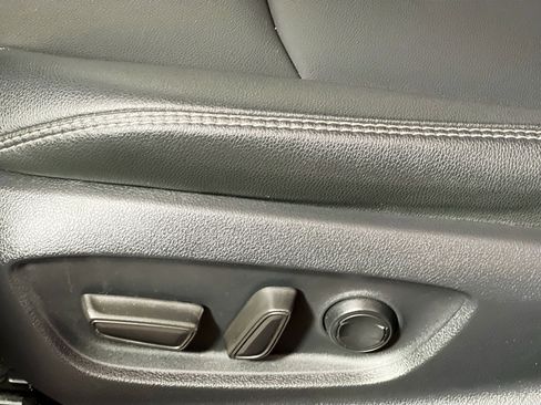 Used 2024 Toyota Corolla Cross XLE image 15