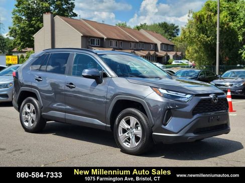 Used 2022 Toyota RAV4 XLE w/ Convenience Package image 7