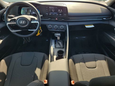 Used 2026 Hyundai Elantra SE FWD image 7