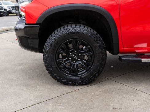 Used 2022 Chevrolet Silverado 1500 ZR2 w/ Technology Package image 30