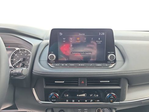 Used 2025 Nissan Rogue SV FWD image 21