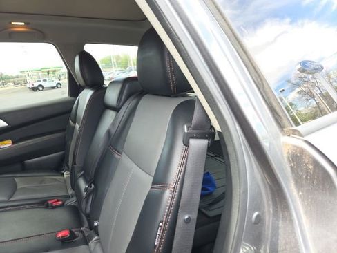 Used 2020 Nissan Pathfinder SL image 5