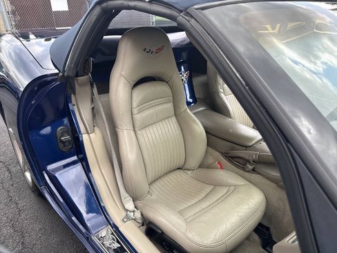 Used 2004 Chevrolet Corvette Convertible w/ Preferred Equipment Group RWD image 31