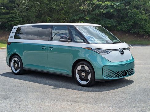 Used 2025 Volkswagen ID. Buzz Pro S Plus RWD image 11