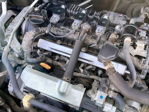 Used 2021 Nissan Versa S FWD image 33