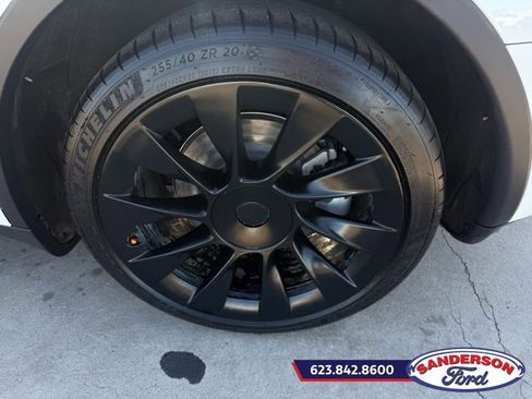 Used 2022 Tesla Model Y Long Range image 13