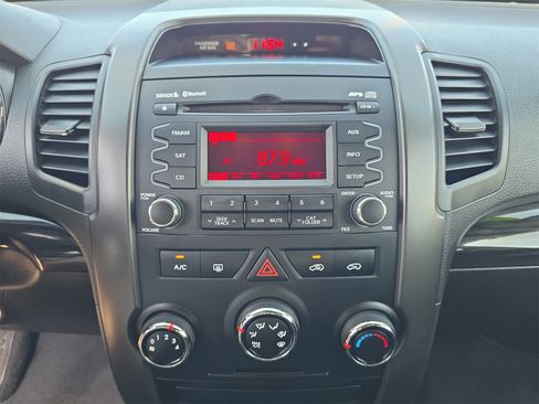 Used 2013 Kia Sorento LX image 16