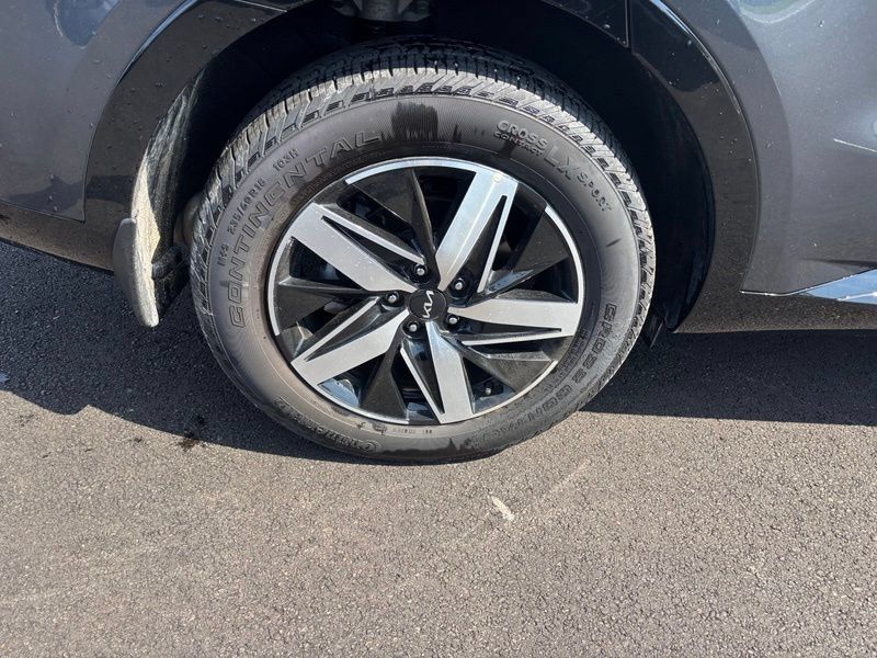 Certified 2023 Kia Sorento S w/ Panoramic Sunroof Package FWD image 14