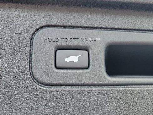 Certified 2025 Honda Pilot Touring image 12