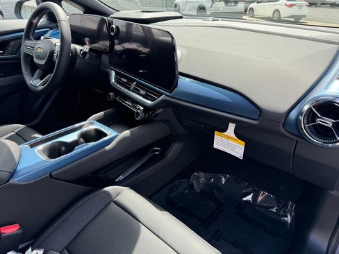 New 2026 Chevrolet Equinox EV LT w/ Convenience Package II FWD image 7