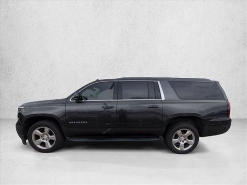 Used 2018 Chevrolet Suburban LS RWD image 9