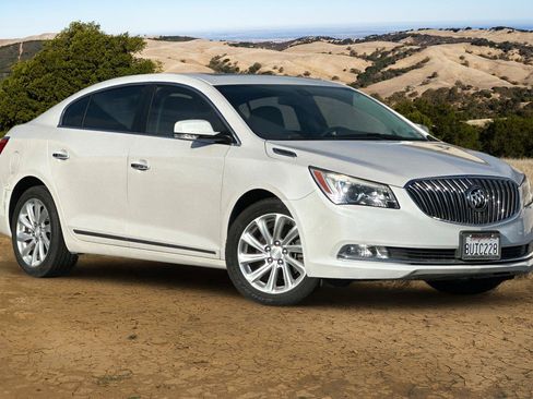 Used 2015 Buick LaCrosse Premium image 1