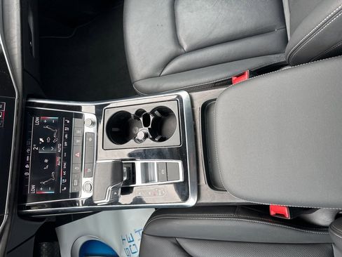 Used 2023 Audi Q8 Premium Plus image 15