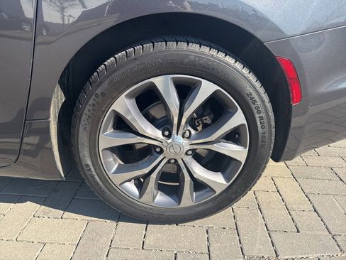 Used 2017 Chrysler Pacifica Limited w/ UConnect Theater Package image 10