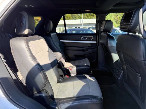 Used 2017 Ford Explorer XLT w/ Equipment Group 202A image 17