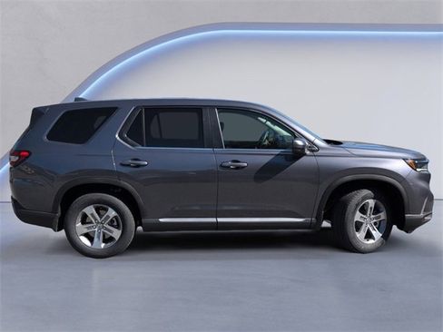 New 2025 Honda Pilot EX-L image 3