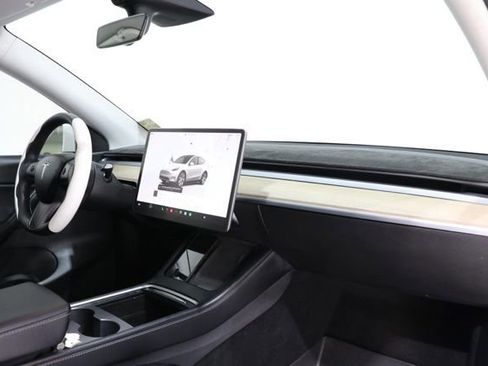 Used 2022 Tesla Model Y Long Range image 14