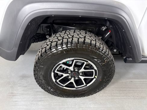 New 2026 Jeep Gladiator Rubicon w/ Steel Power Dome Hood Package AWD/4WD image 10