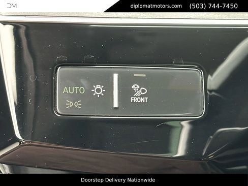 Used 2021 Audi e-tron Prestige image 32